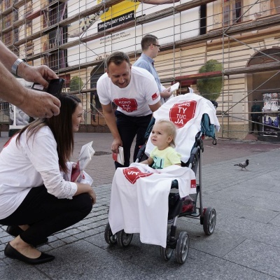 Konstytucja i koszulka dla mieszkańców Łodzi